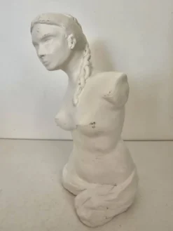 Sculpture statue académique en plâtre représentant la Venus de Milo, signé Dominique 1999