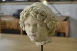 Sculpture tête en pierre reconstituée taillée style antique XIXème