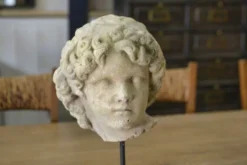 Sculpture tête en pierre reconstituée taillée style antique XIXème
