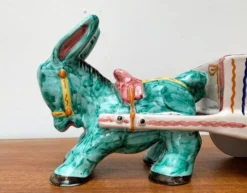 Sculpture vintage italienne peinte à la main âne avec charrette en forme de bol de Deruta, Italie