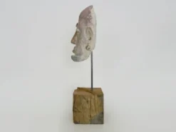 Sculpture visage en terre polychrome et plâtre, cabinet de curiosité. Ph Monaux. Artiste ariégeois