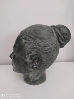 Sculpture visage femme en plâtre