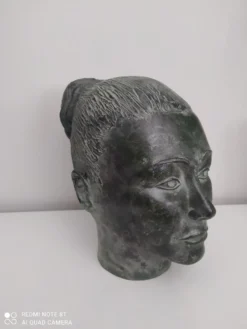 Sculpture visage femme en plâtre