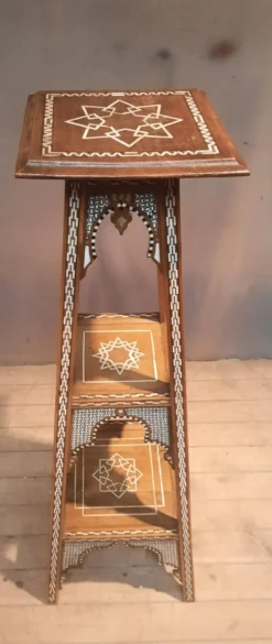 Selette orientale en bois et nacre