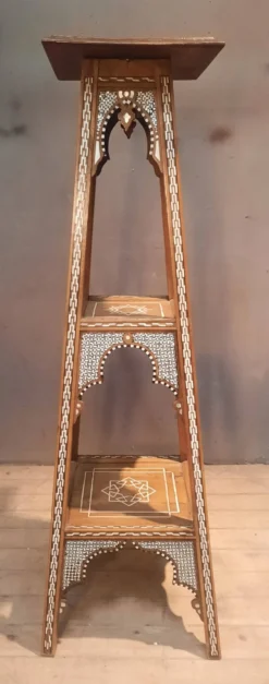 Selette orientale en bois et nacre