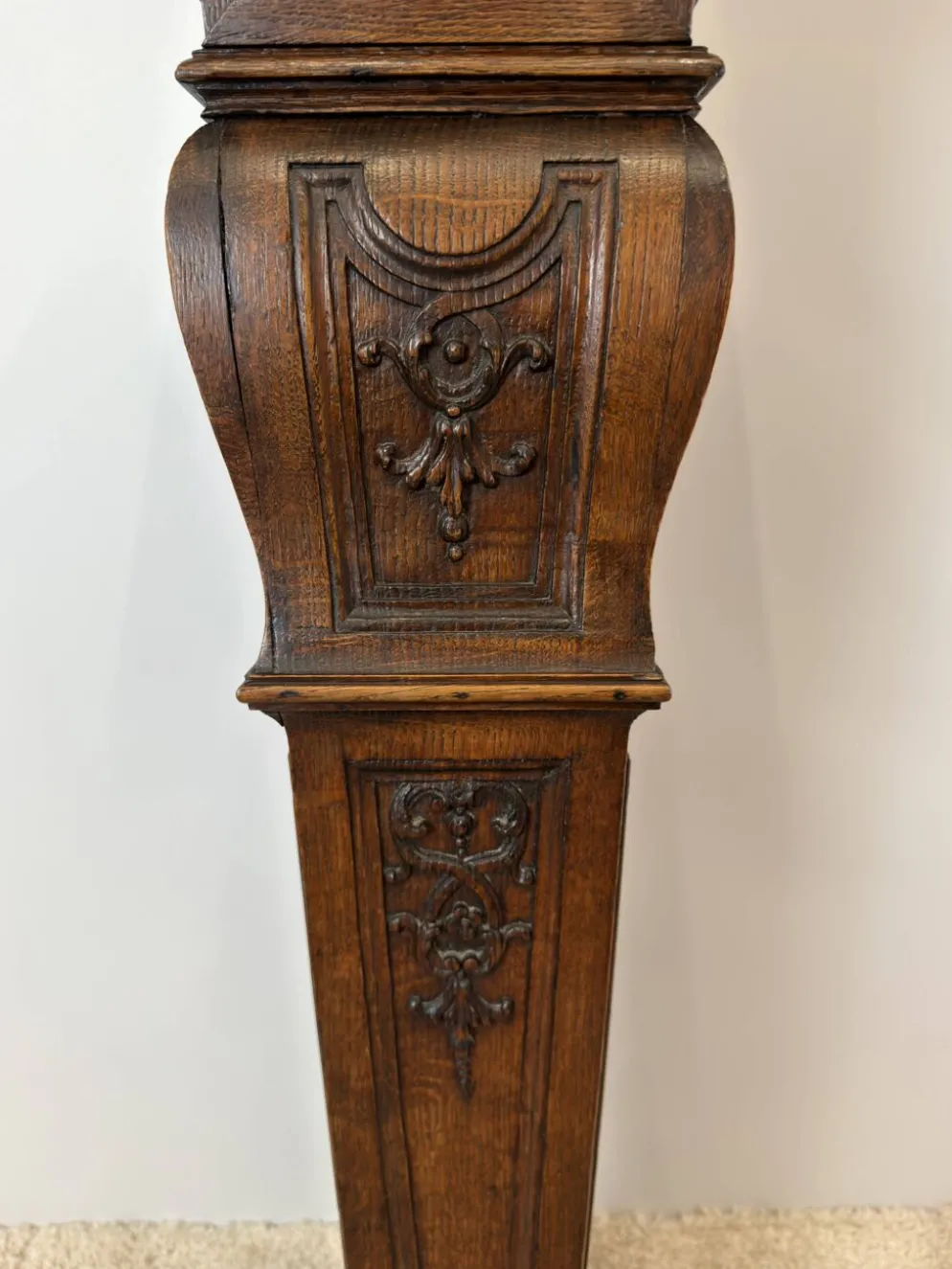 Sellette ancienne en bois sculpté