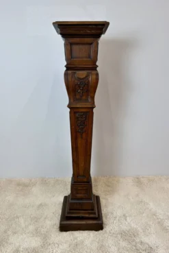 Sellette ancienne en bois sculpté