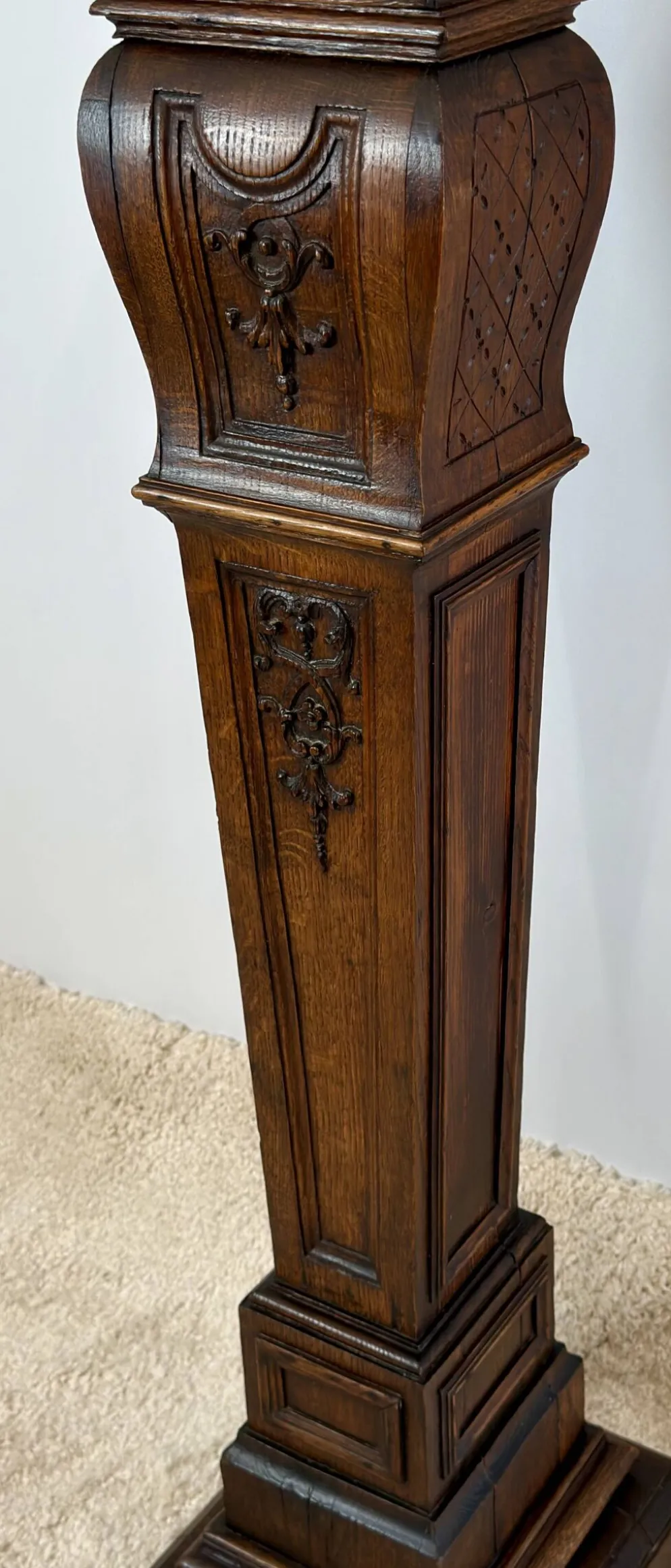 Sellette ancienne en bois sculpté