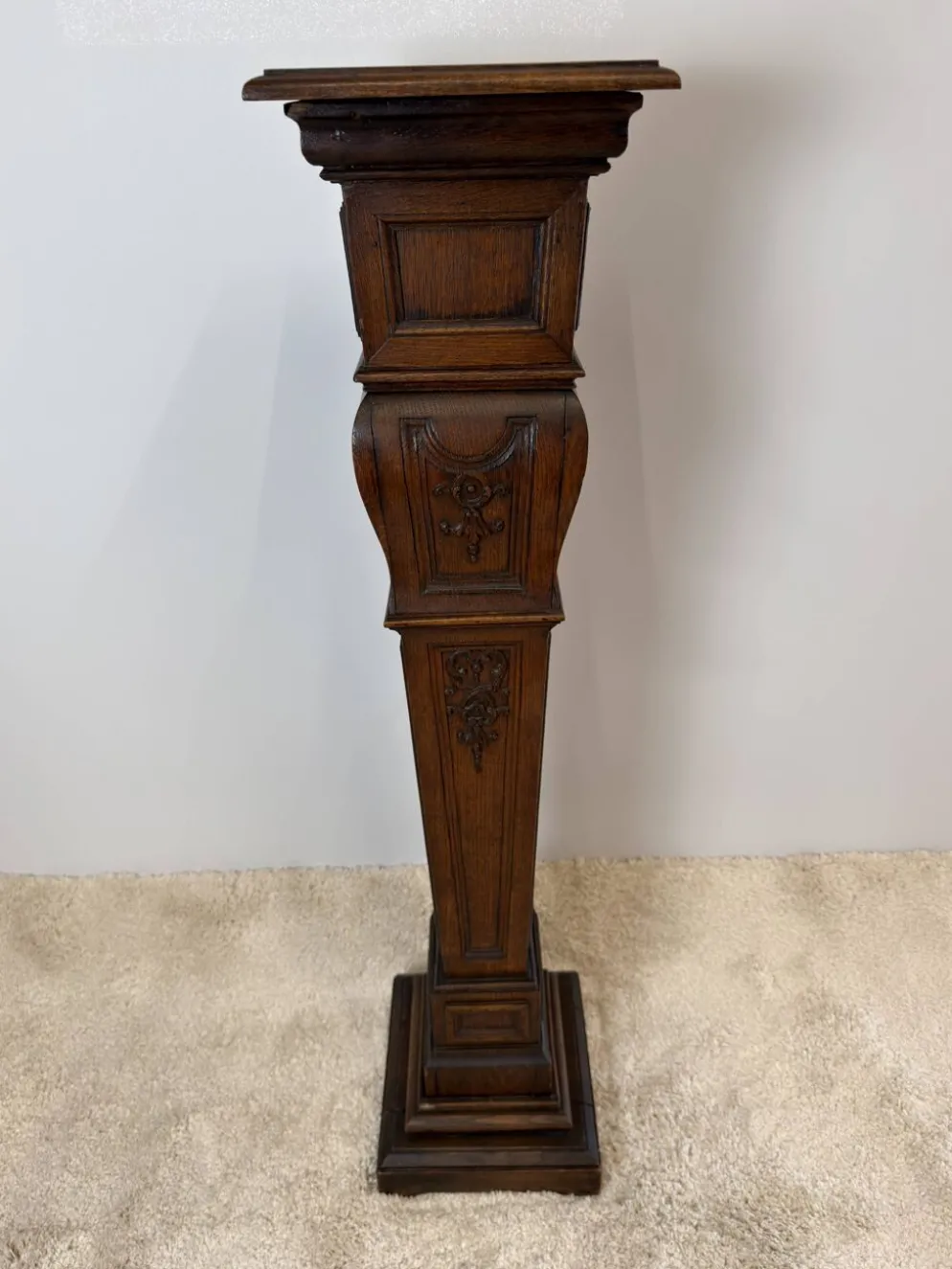 Sellette ancienne en bois sculpté