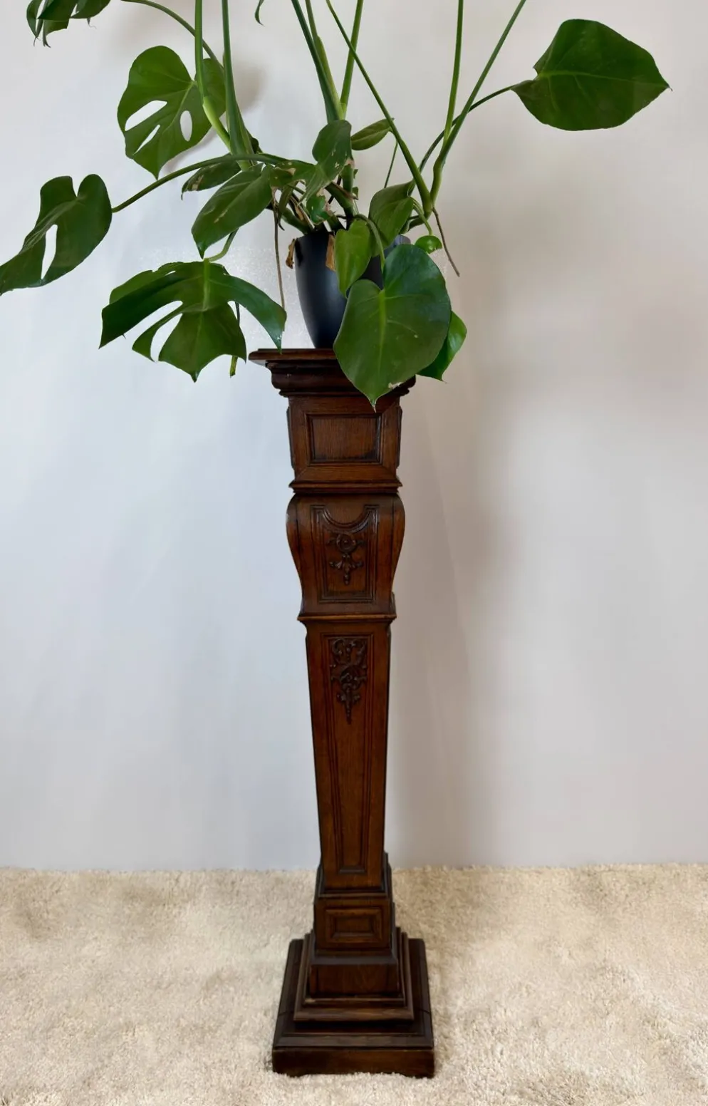Sellette ancienne en bois sculpté