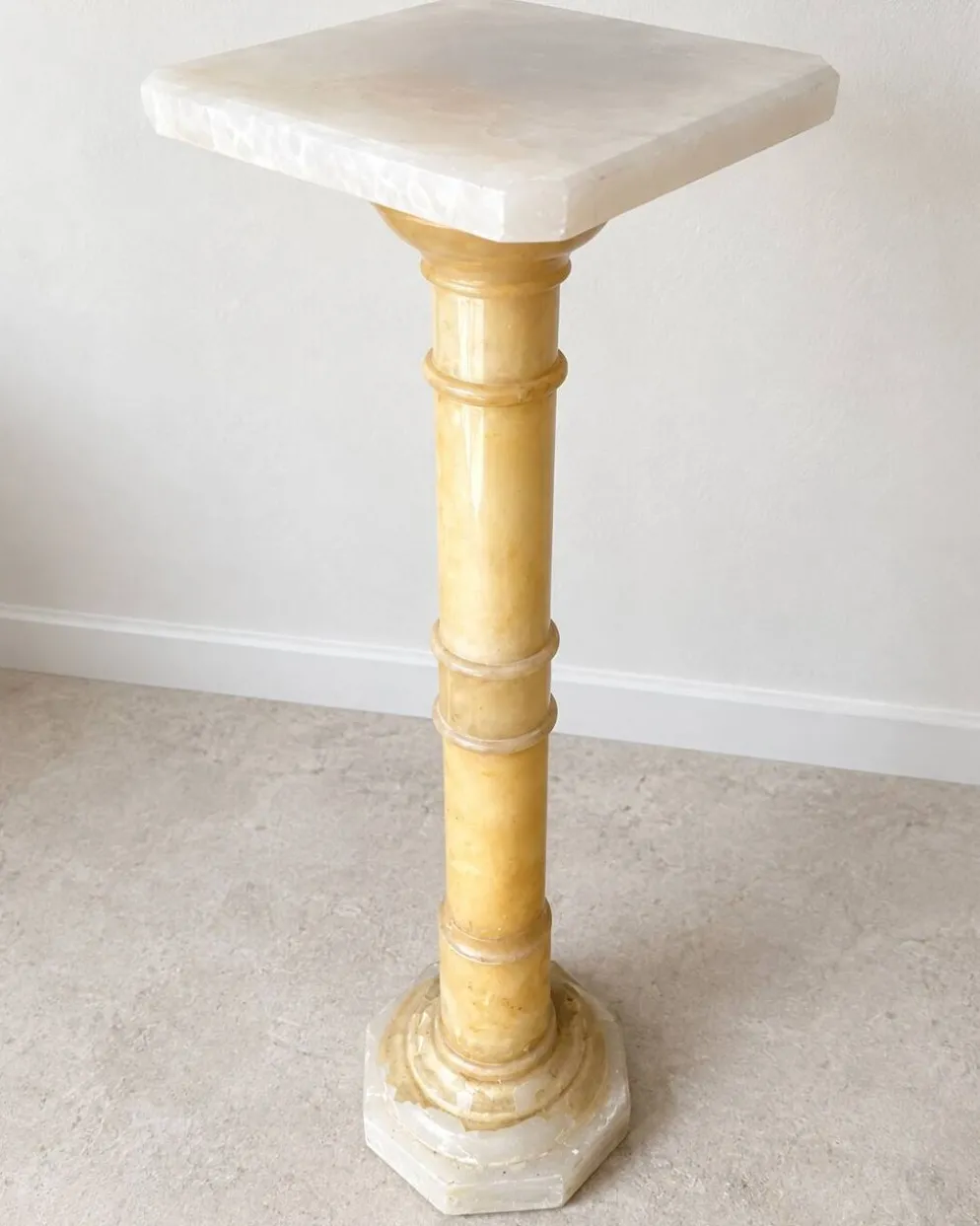 Sellette, colonne décorative en albâtre