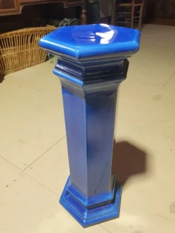 Sellette - colonne en faïence bleue