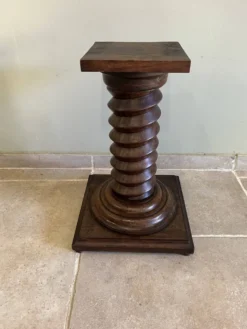 Sellette colonne torsadée style vis de pressoir