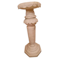 Sellette en albâtre espagnol sculpté Piédestal décoratif XXe siècle 66 cm