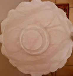 Sellette en albâtre espagnol sculpté Piédestal décoratif XXe siècle 66 cm