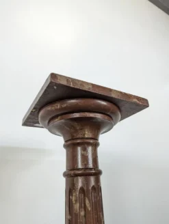 Sellette en bois faux marbre