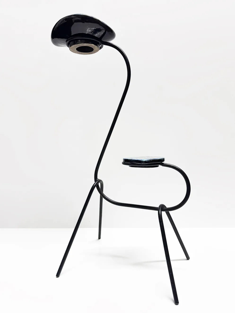 Sellette vide-poche zoomorphe fer forgé et céramique. France, années 60
