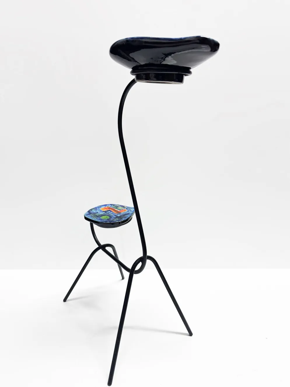 Sellette vide-poche zoomorphe fer forgé et céramique. France, années 60