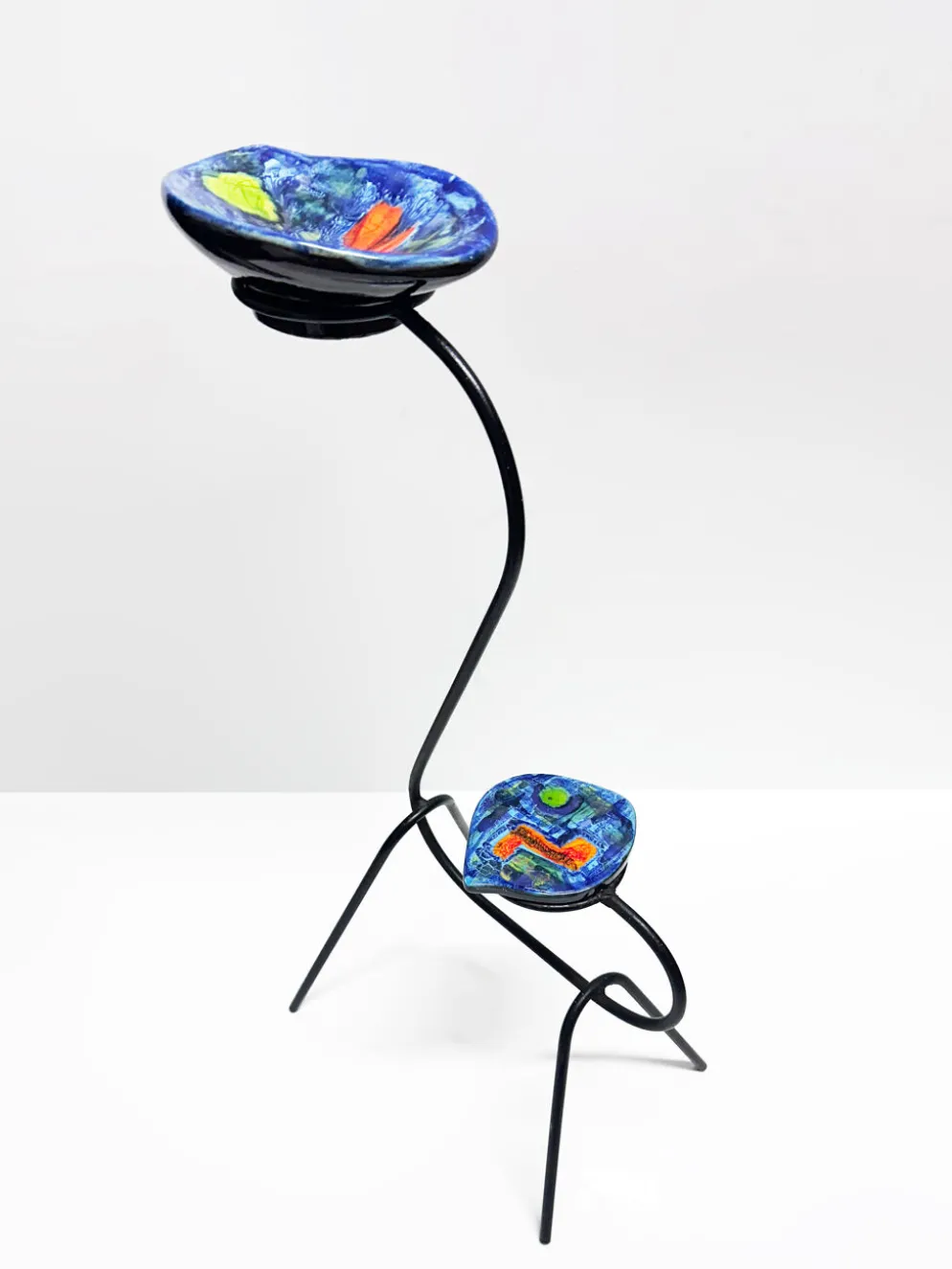 Sellette vide-poche zoomorphe fer forgé et céramique. France, années 60