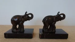 Serre-livres Art déco signés Gallot – éléphants en régule sur marbre