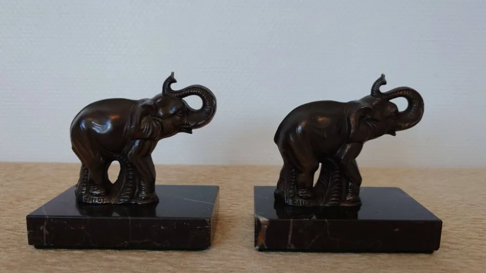 Serre-livres Art déco signés Gallot – éléphants en régule sur marbre