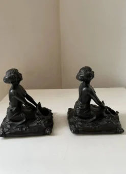 Serre-livres Art nouveau en régule figurant une femme, 1900