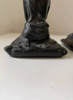 Serre-livres Art nouveau en régule figurant une femme, 1900