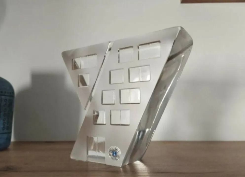 Serre-livre/ Sculpture En Verre Reijmyre par un designer