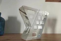 Serre-livre/ Sculpture En Verre Reijmyre par un designer