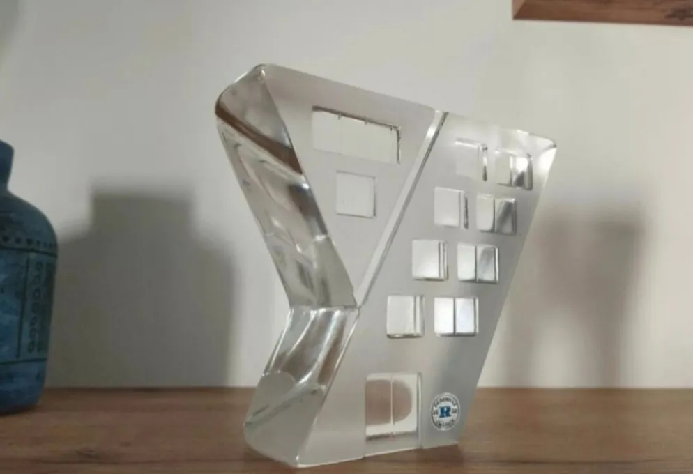 Serre-livre/ Sculpture En Verre Reijmyre par un designer