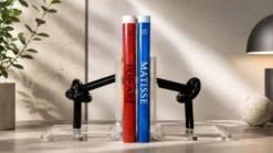 Serre-livres en plexiglas et tubes noirs noués, design années 1980