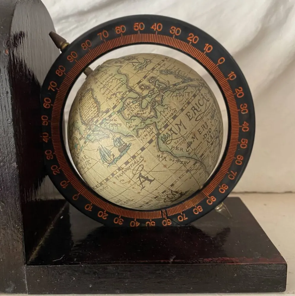 Serre livres mappemonde globes terrestre