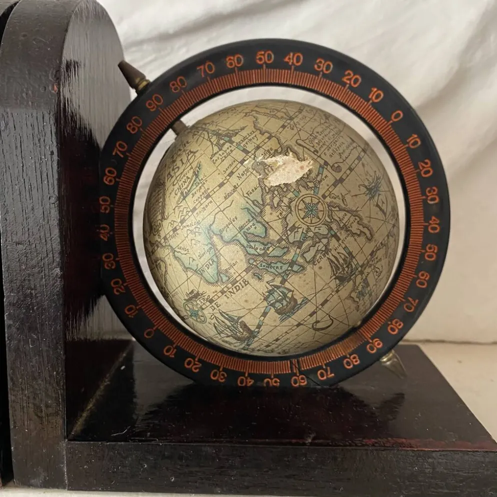Serre livres mappemonde globes terrestre