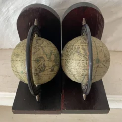 Serre livres mappemonde globes terrestre