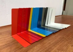 Serre-livres métalliques minimalistes colorés allemands du milieu du siècle de Soennecken, années 1960, lot de 16