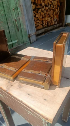 Serre-livres trompe-l'œil en bois livre et boite