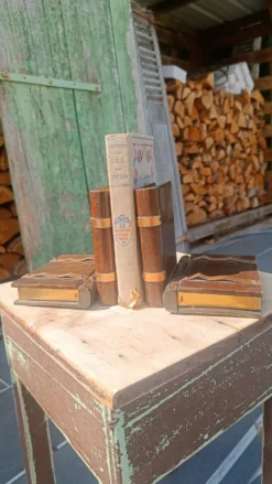 Serre-livres trompe-l'œil en bois livre et boite