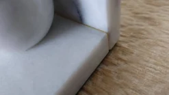 Serre-livres vintage en marbre blanc veiné gris – Design minimaliste