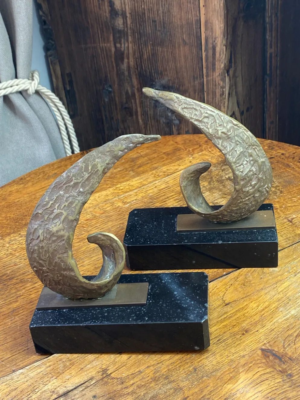 Serres-livres en bronze et marbre