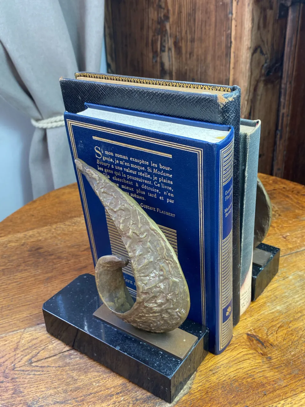 Serres-livres en bronze et marbre