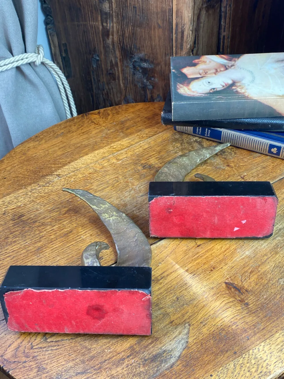 Serres-livres en bronze et marbre