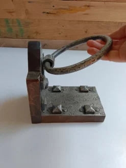 Serres livres style médiéval poignée de porte ancienne