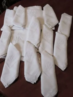 service de table 2 nappes + 11 serviettes mono GC en métis