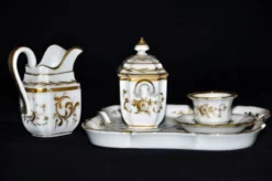 Service miniature en porcelaine 