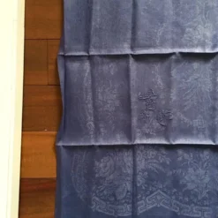 Serviette de table ancienne brodée AC violette