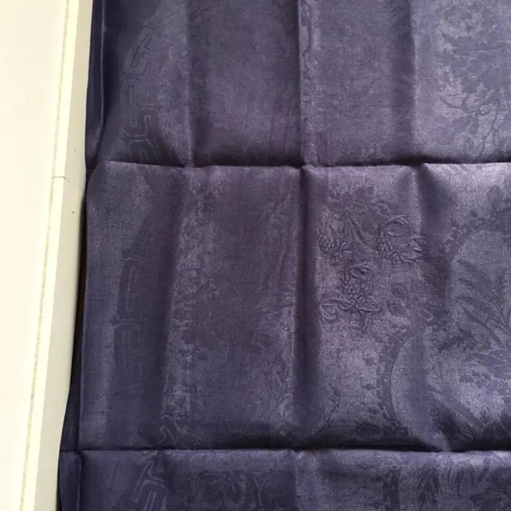Serviette de table ancienne brodée AC violette