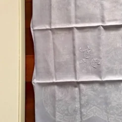 Serviette de table ancienne brodée AC lilas