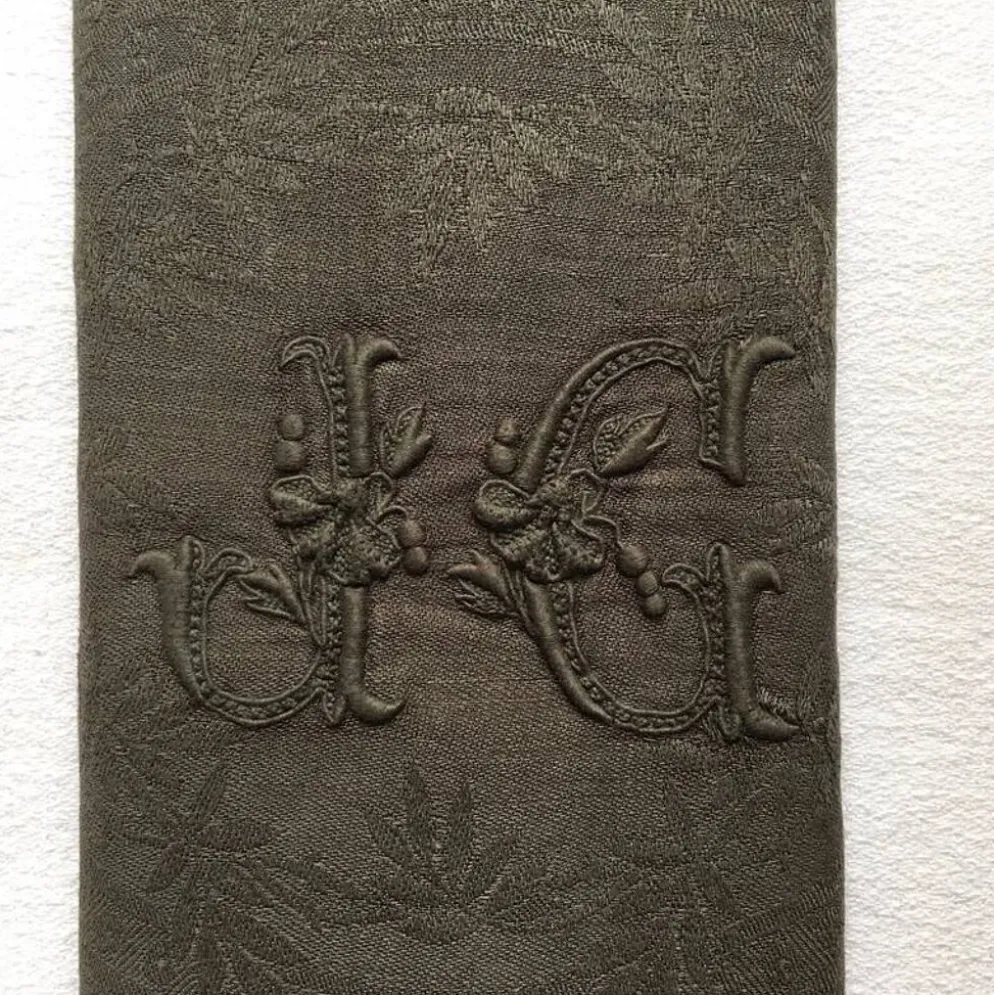 Serviette de table ancienne kaki brodée JG