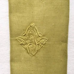 Serviette de table ancienne verte brodée F
