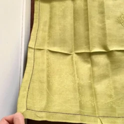 Serviette de table ancienne verte brodée F